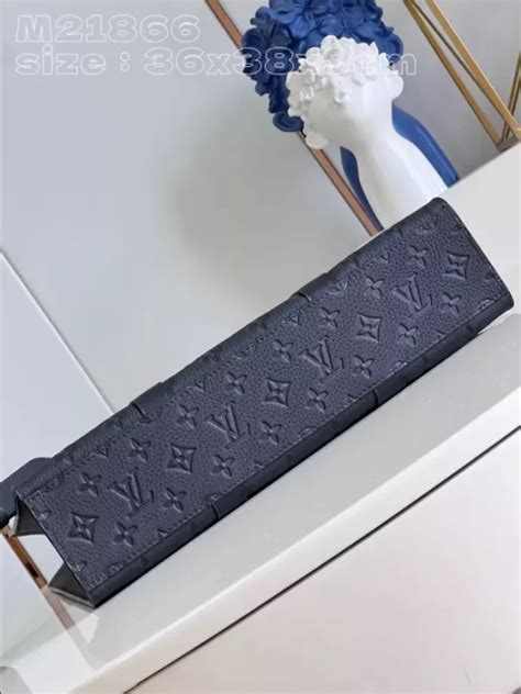 Products by Louis Vuitton: Sac Plat NV